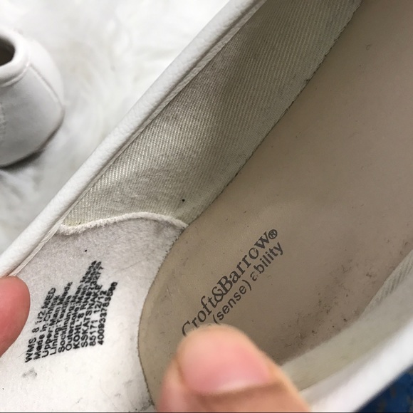 While flat with snake skin and metal Front - Picture 4 of 5